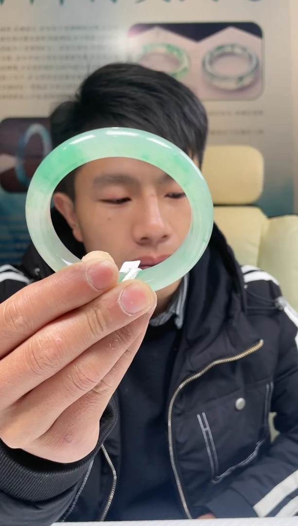 【闪购商品】石英质玉手镯未镶嵌非洲翠手镯多样性发货