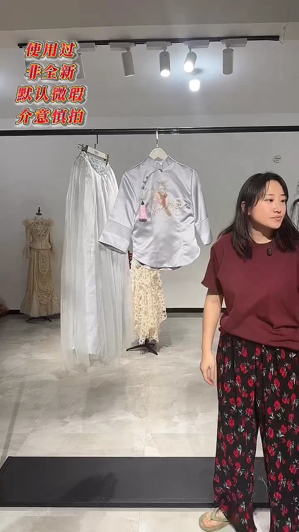 编号730 主图款灰色伴娘服2件使用过默认瑕疵不包邮