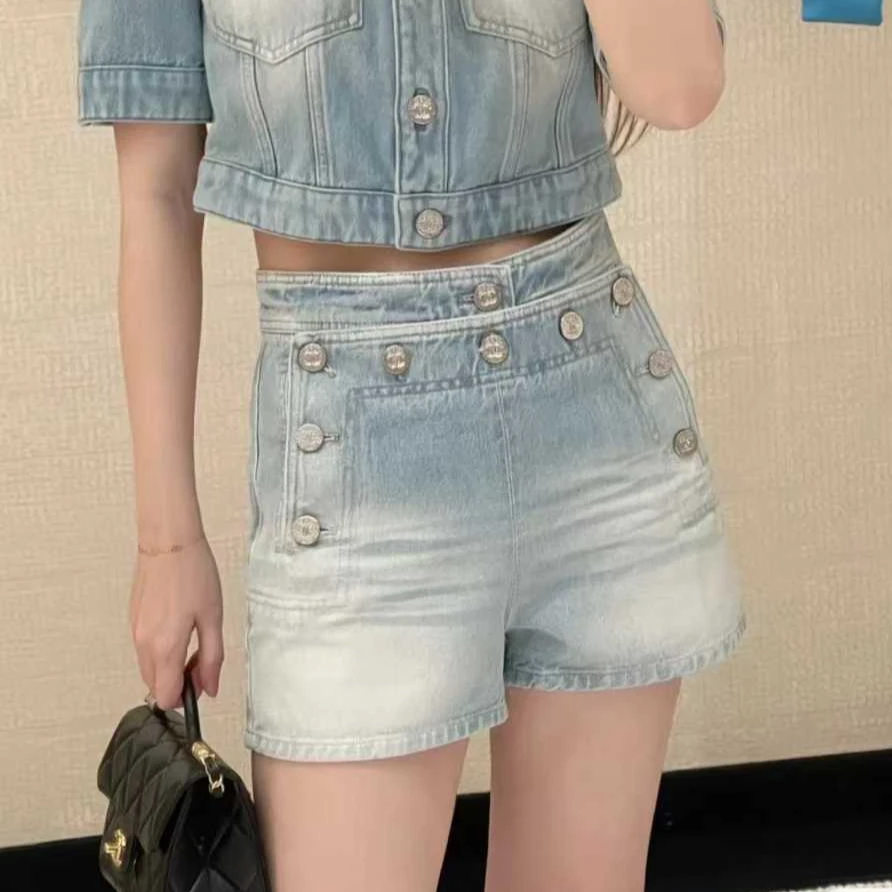 99新 Chanel/香奈儿 40码24M coco beach 浅蓝色金币牛仔短裤
