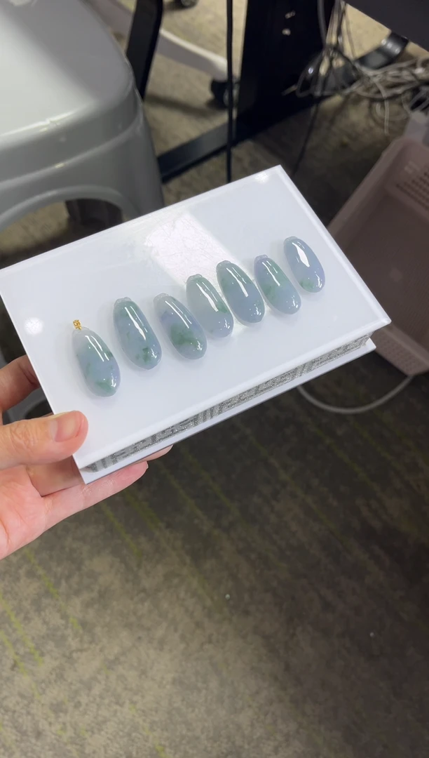 颈饰18K金镶嵌翡翠K308/多样性发一件/配绳子