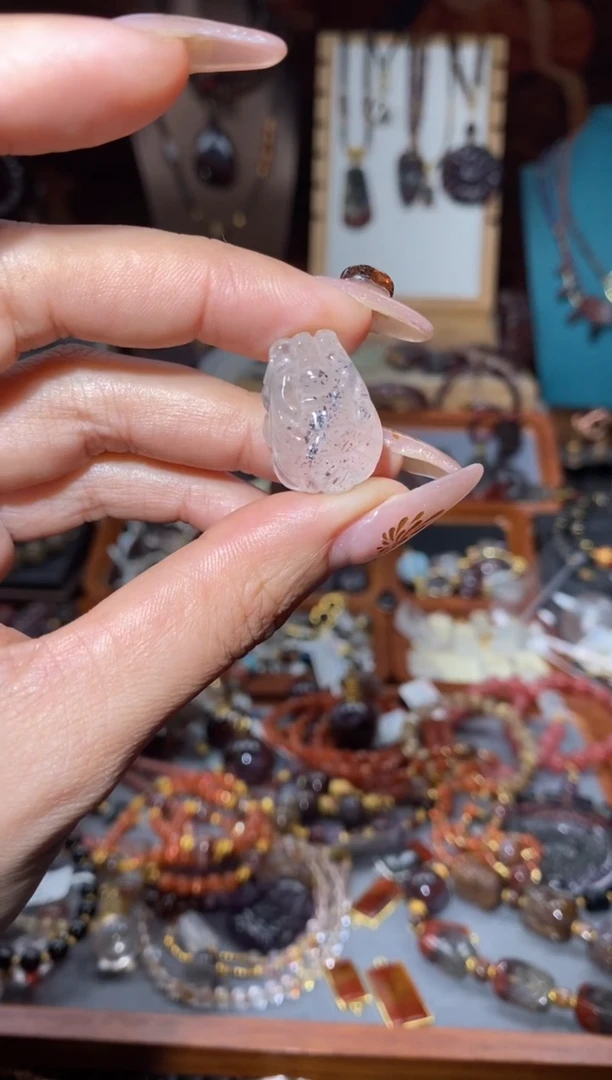 【闪购商品】水晶吊坠未镶嵌黑金草莓超七