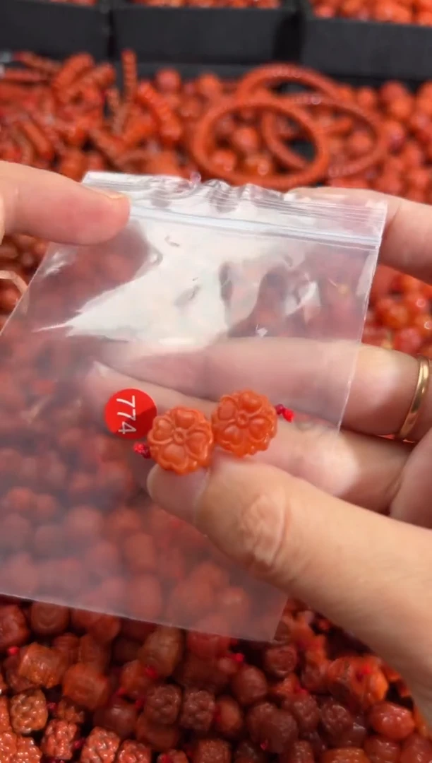 南红玛瑙未镶嵌颈饰1