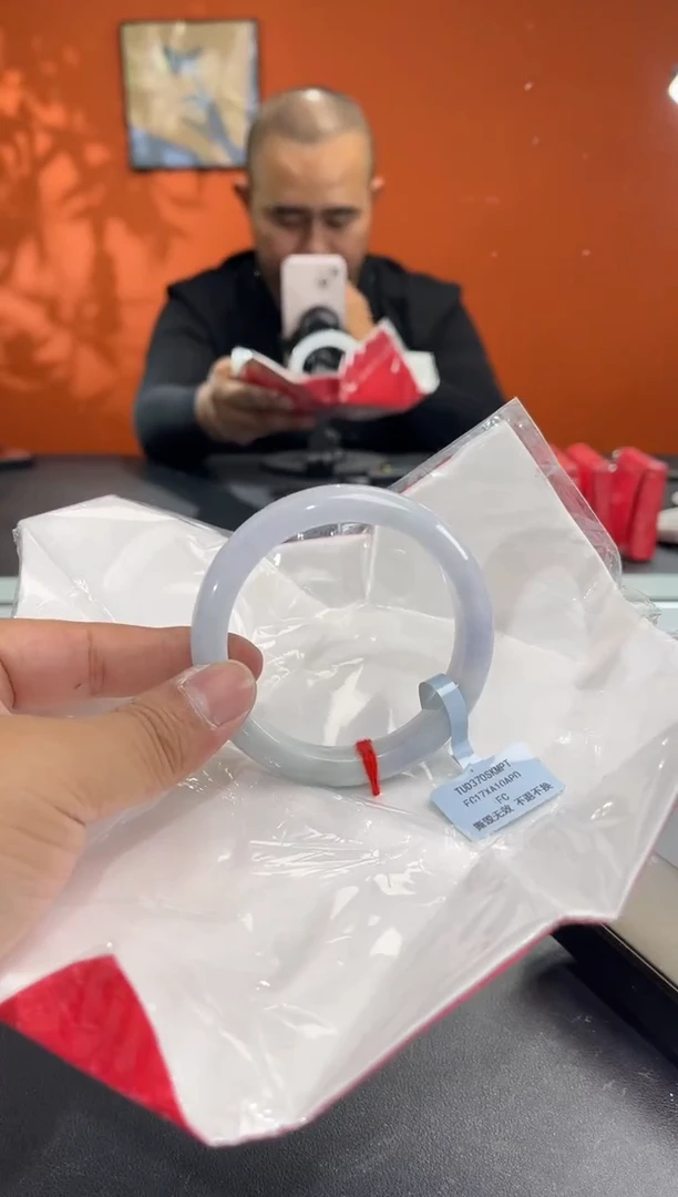 未镶嵌手镯翡翠25