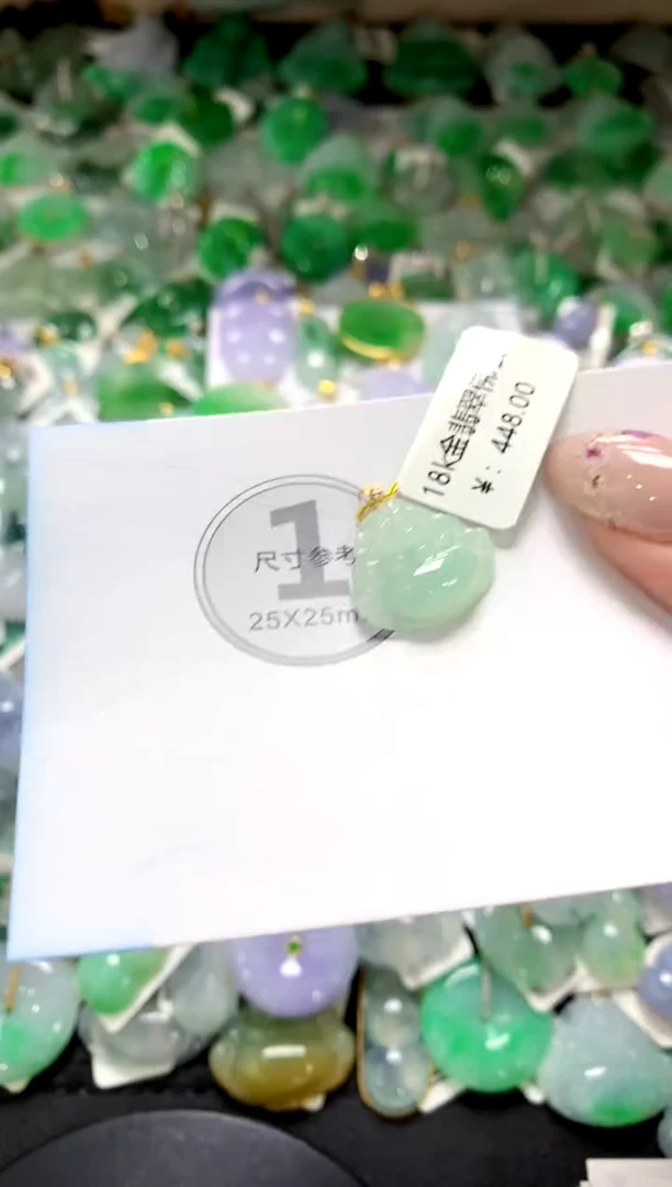 翡翠18K金镶嵌颈饰1111111111111111