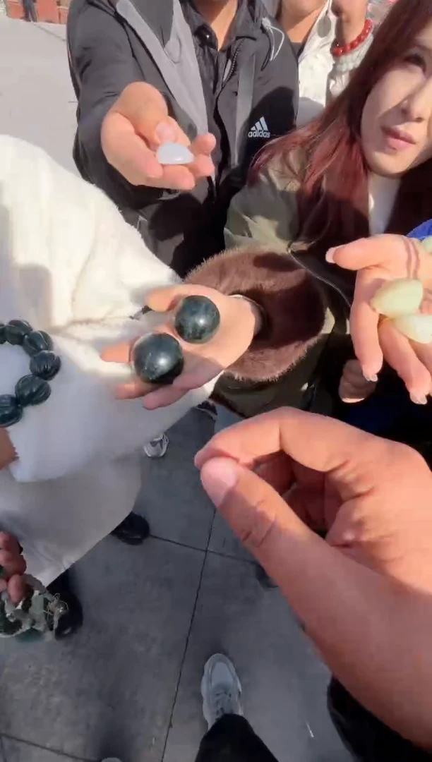 未镶嵌和田玉（糖玉）挂件和田玉