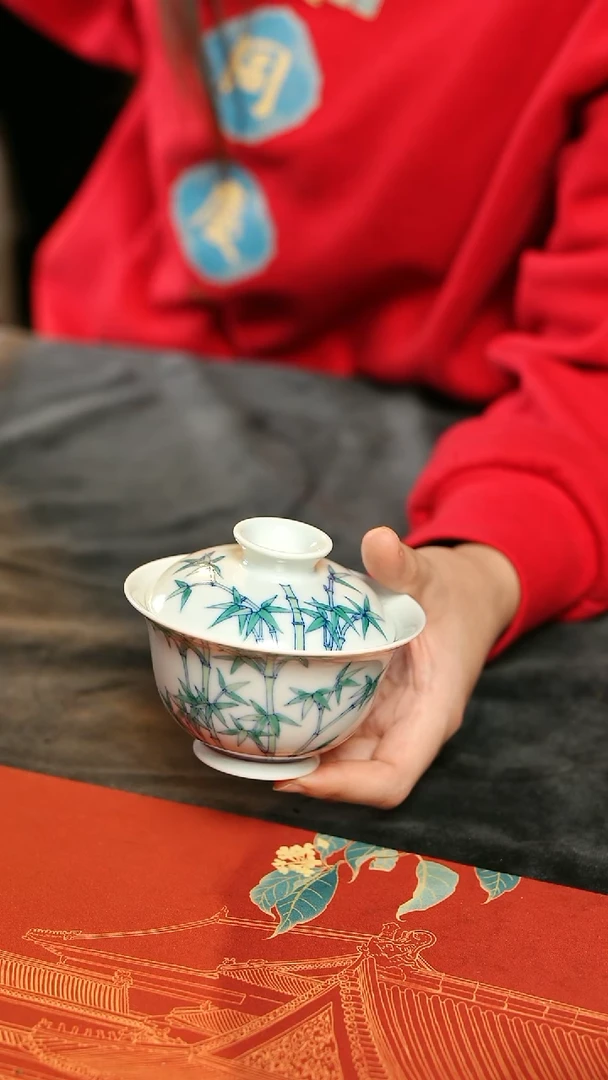 斗彩竹子盖碗  窑口：世有青花