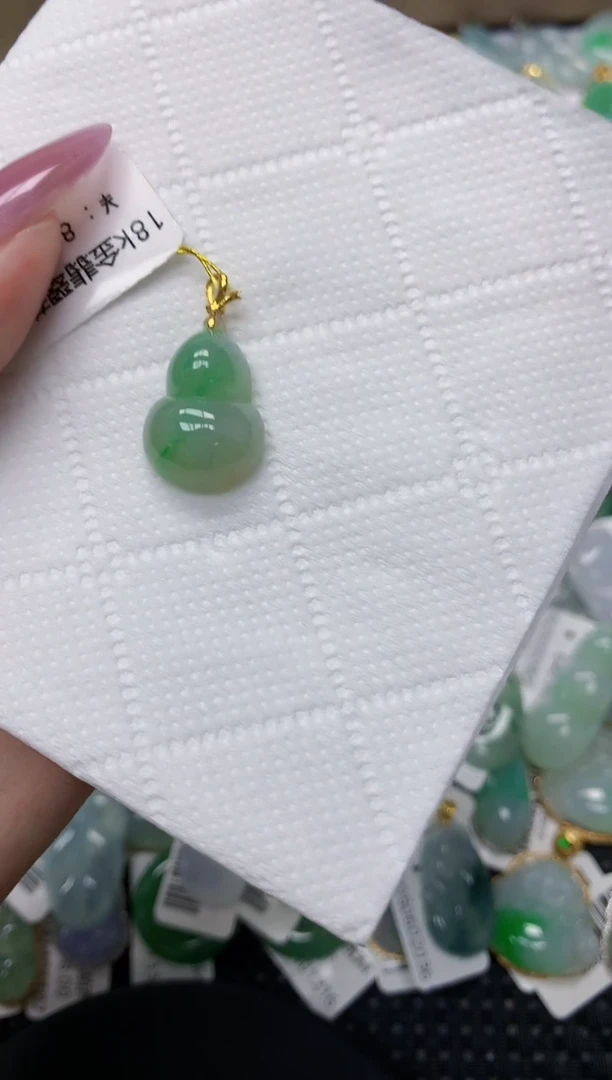 翡翠18K金镶嵌颈饰1111111111