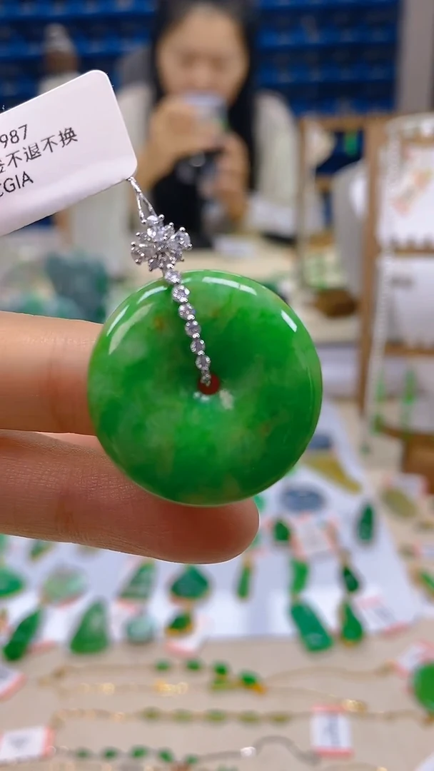 颈饰18K金镶嵌翡翠新号开播 全场乱卖