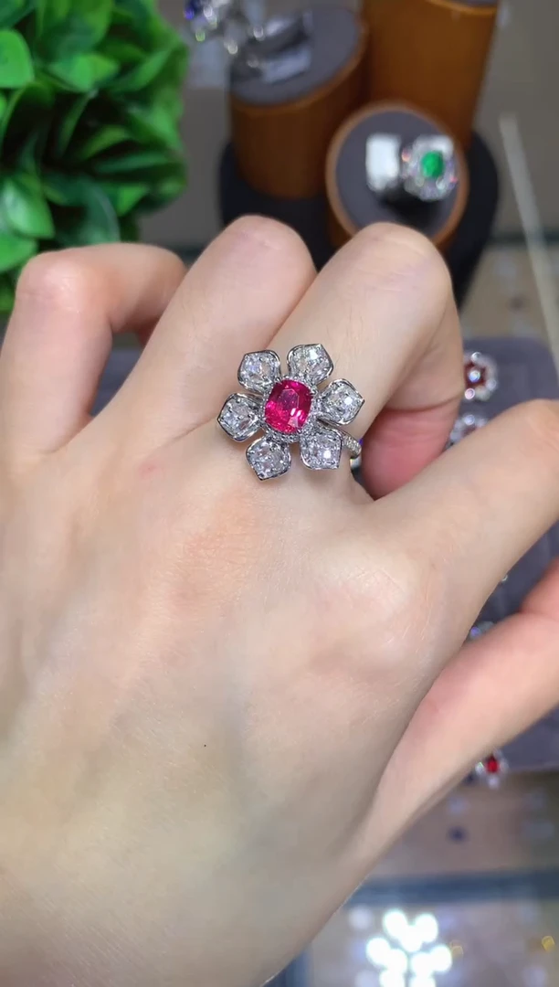 18K金镶嵌戒指红宝石1.0CT