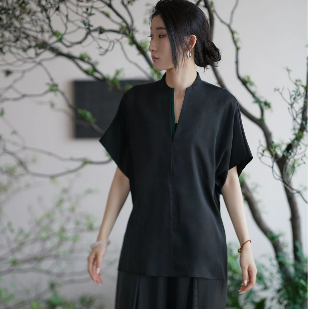 德玺见萩香云纱  黑色素绉缎莨领口拼接上衣 QZWD2S185