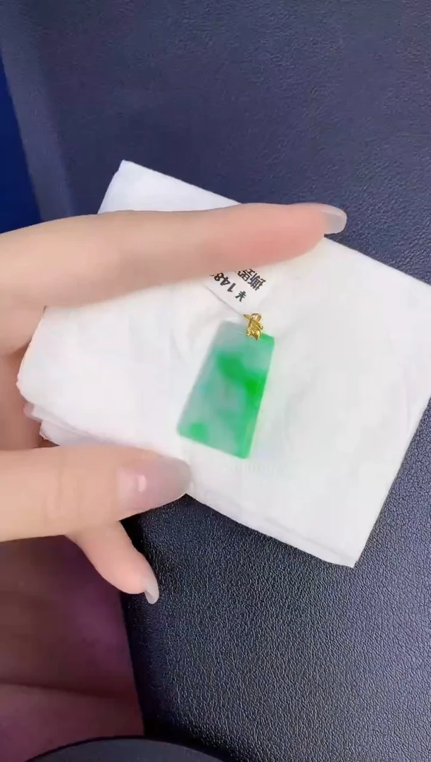 颈饰18K金镶嵌翡翠缅甸天然翡翠A货