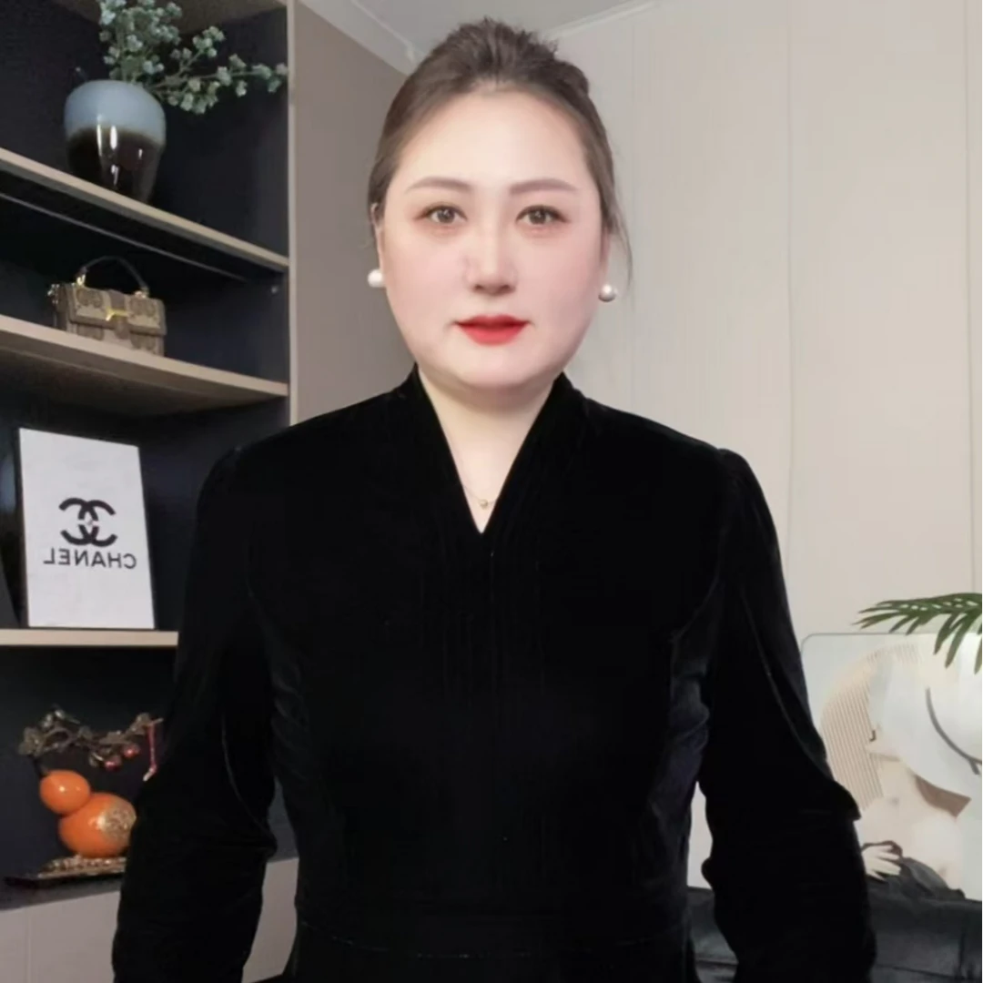 新款面膜丝绒长袖带摆压褶小衫