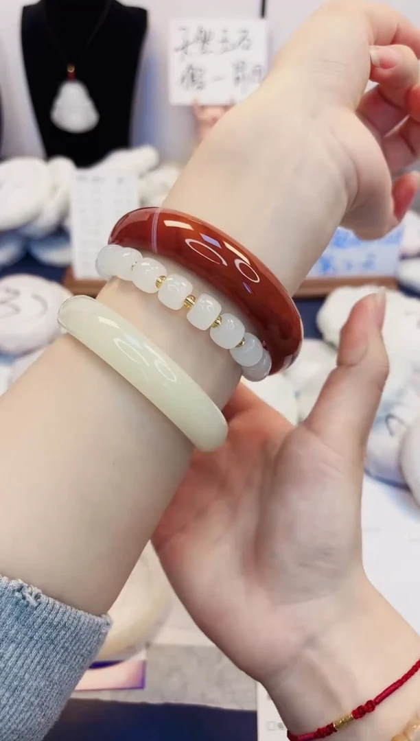 【闪购商品】石英质玉手镯未镶嵌218-玛瑙-圈口65