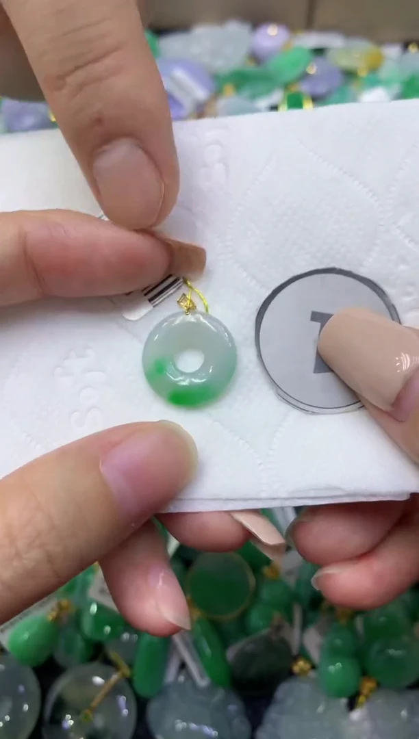 颈饰未镶嵌翡翠天然缅甸翡翠A货