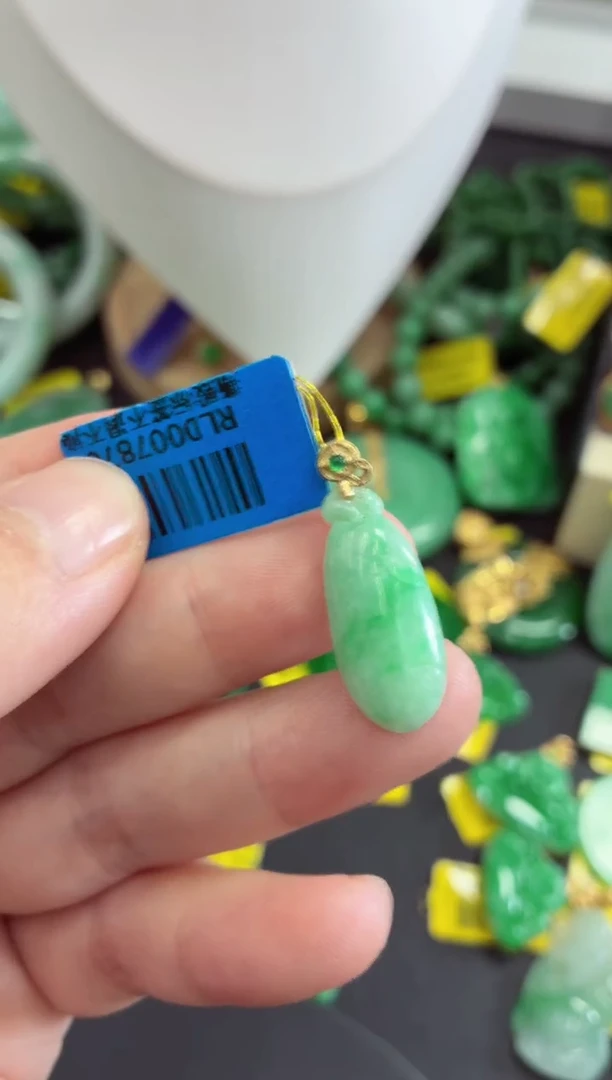 吊坠(不含链)未镶嵌翡翠挂件