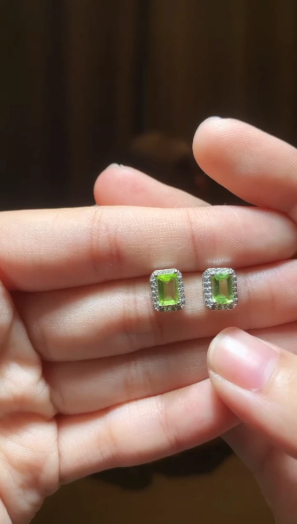 橄榄石耳饰银S925镶嵌耳饰