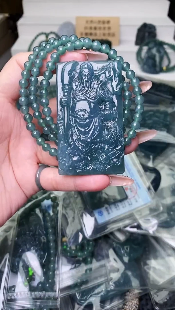 颈饰未镶嵌翡翠