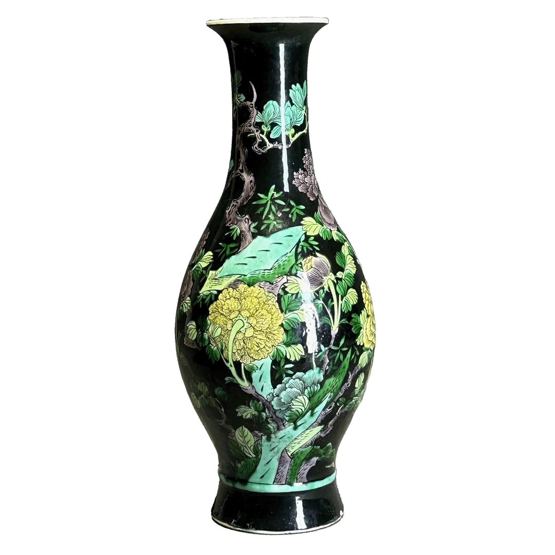 25200350x墨地素三彩花卉纹观音瓶