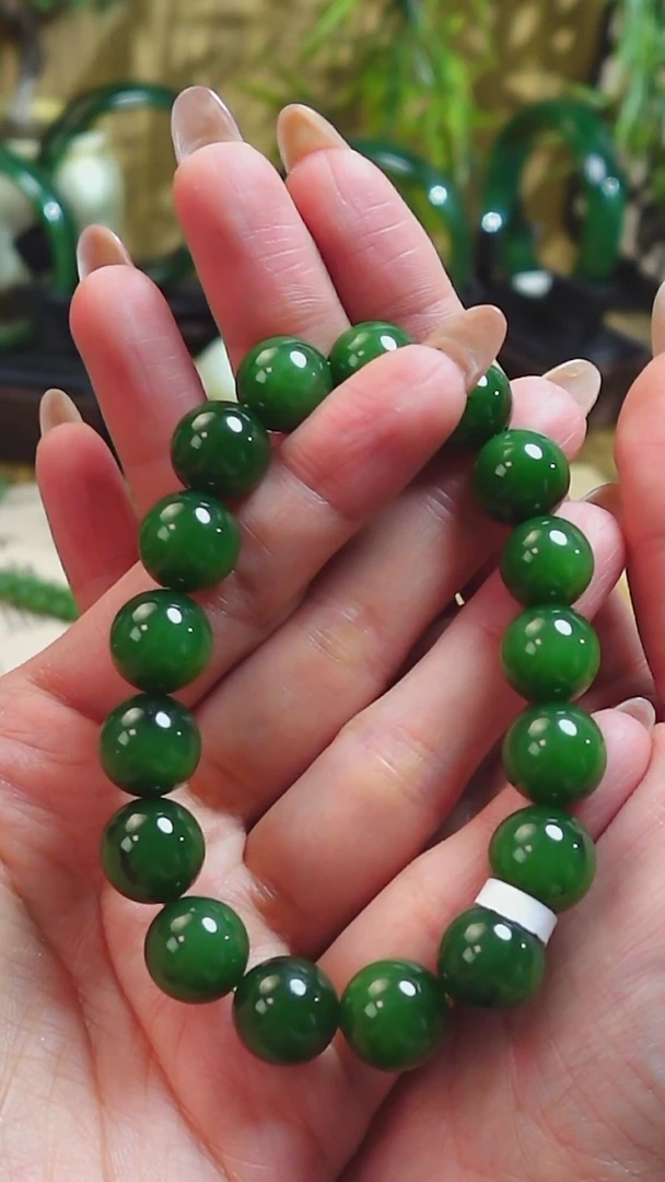 【闪购商品】和田玉手串未镶嵌俄料七坑碧玉菠菜绿肉料猫眼