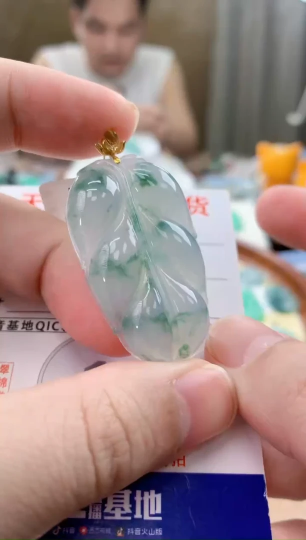 颈饰18K金镶嵌翡翠天然A货翡翠挂件