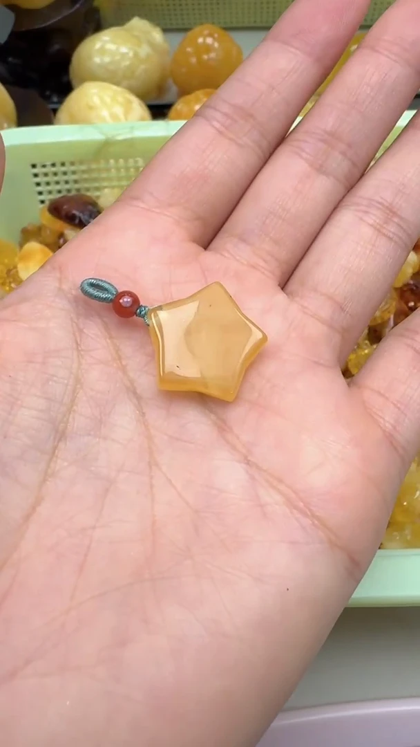 裸石琥珀未镶嵌如图