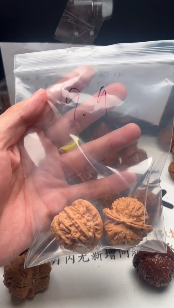 把件桃核吃****肥核桃
