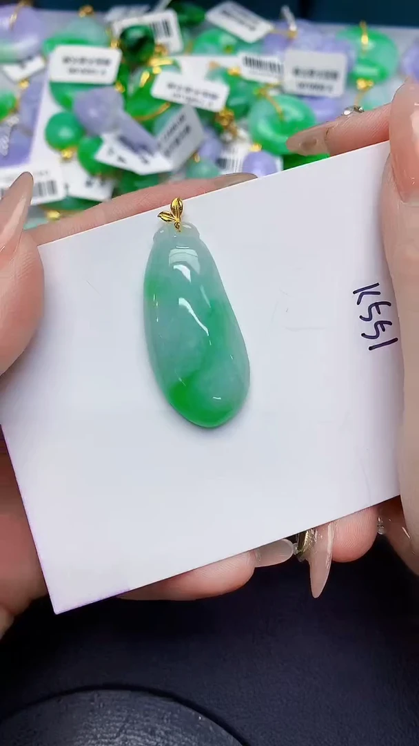 颈饰18K金镶嵌翡翠缅甸天然翡翠A货