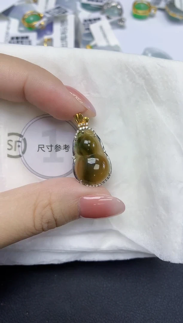 颈饰18K金镶嵌翡翠天然缅甸翡翠A货多样性发一件
