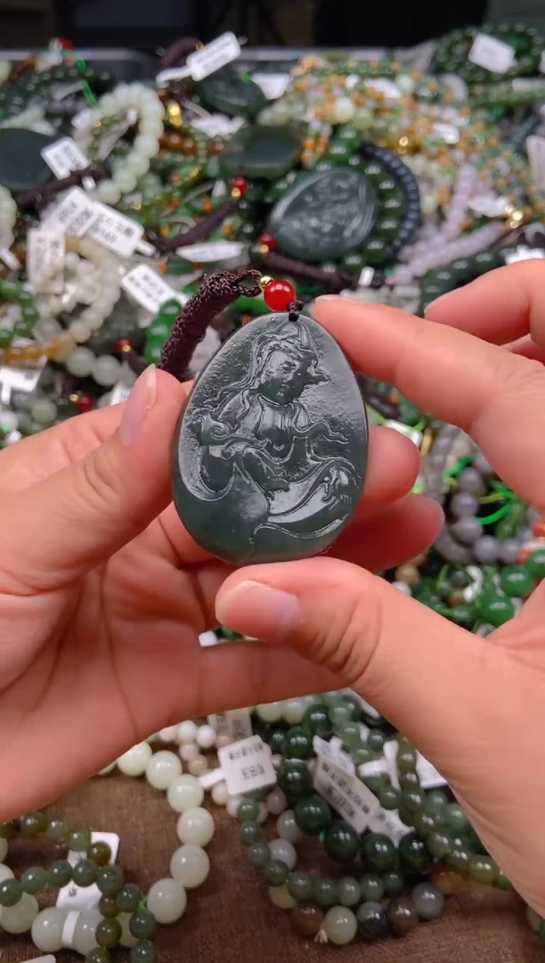 和田玉未镶嵌颈饰1