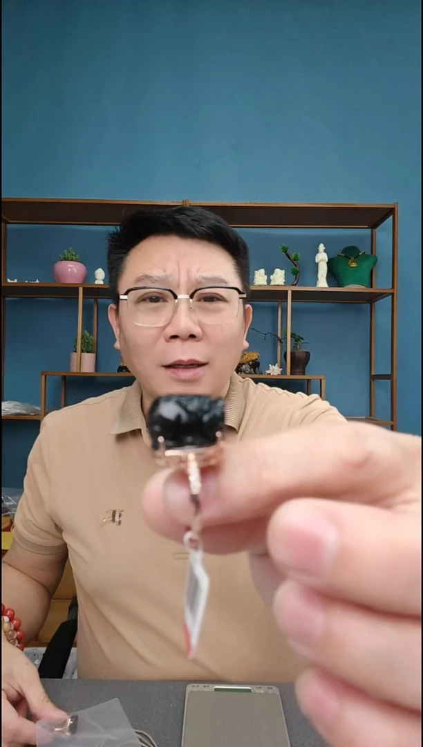 未镶嵌琥珀裸石1（有瑕介意勿拍）