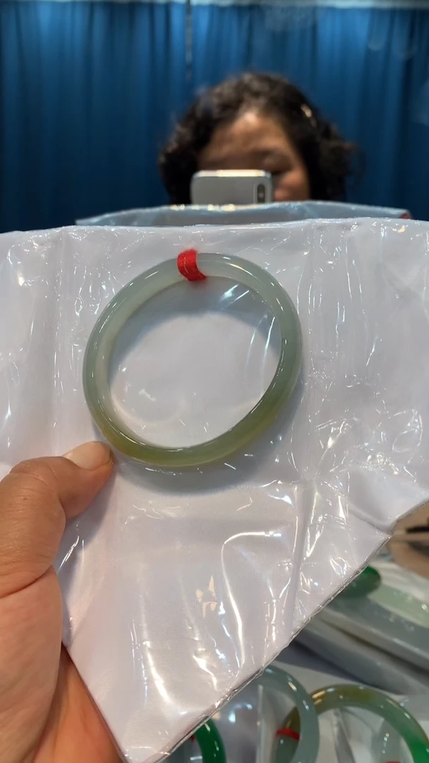 翡翠手镯未镶嵌冰黄翡翠贵妃