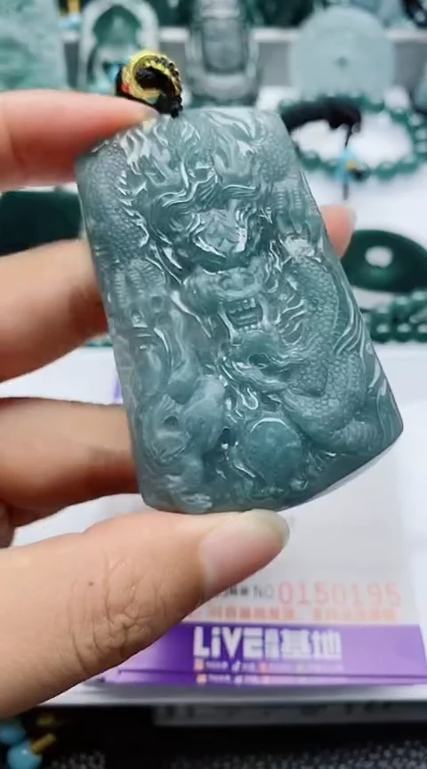 翡翠未镶嵌颈饰