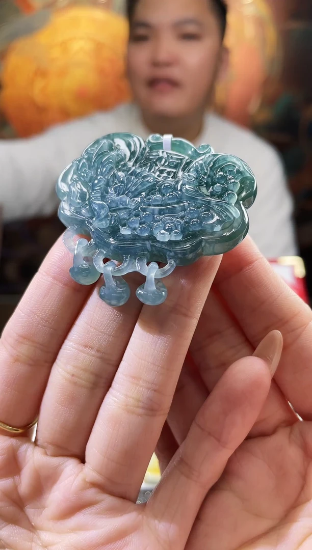翡翠未镶嵌颈饰多样性发其一