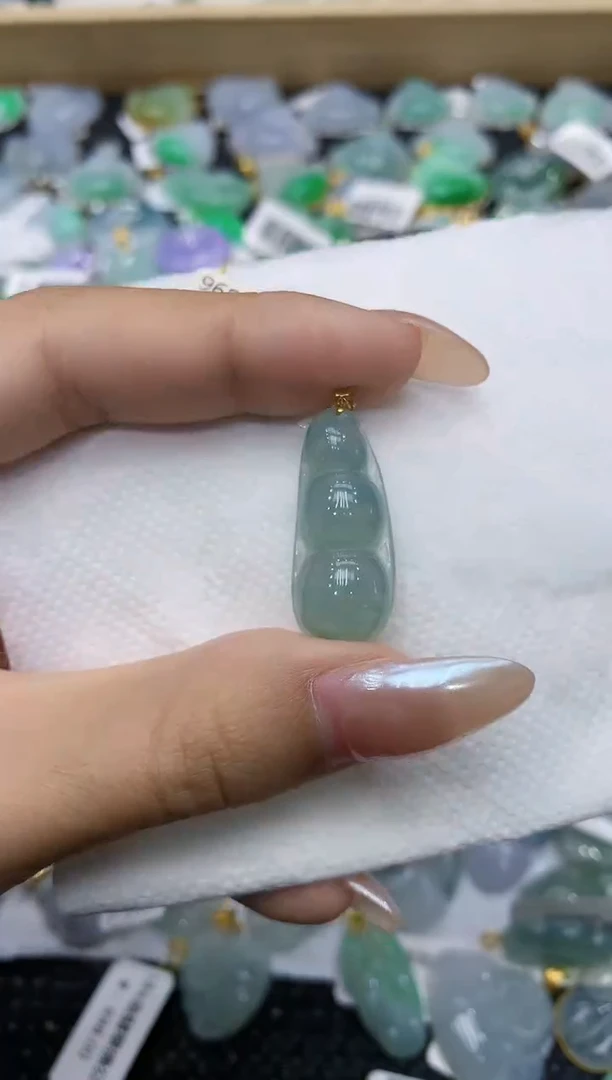 翡翠18K金镶嵌颈饰111111111111
