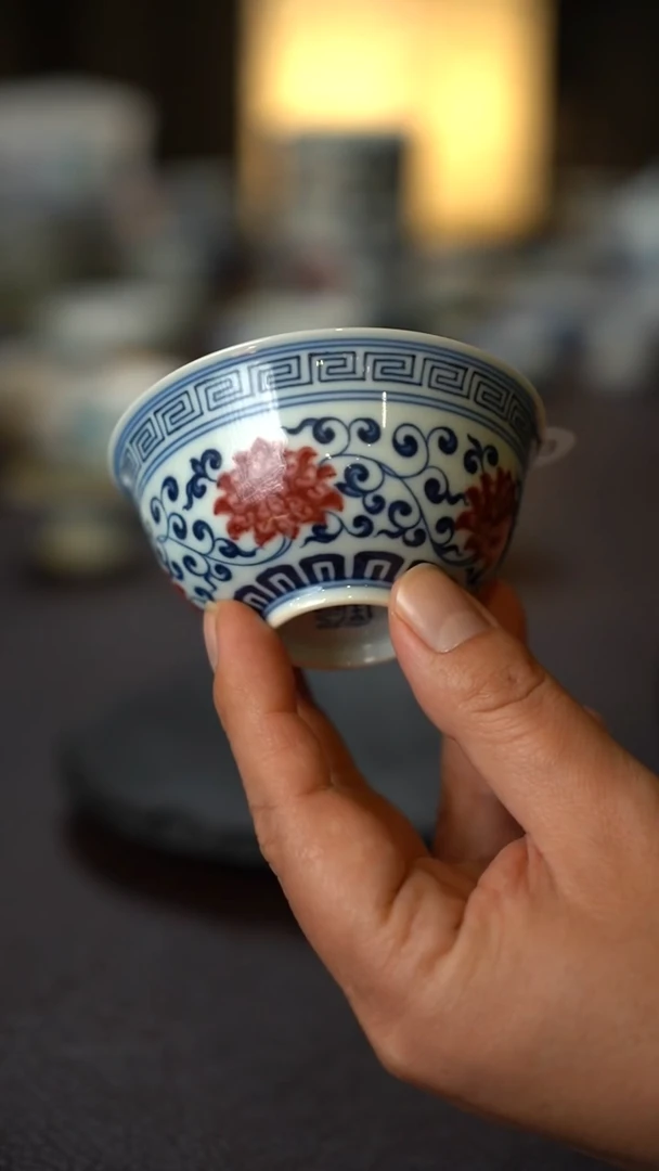 全手绘青花釉里红缠枝莲鸡心杯