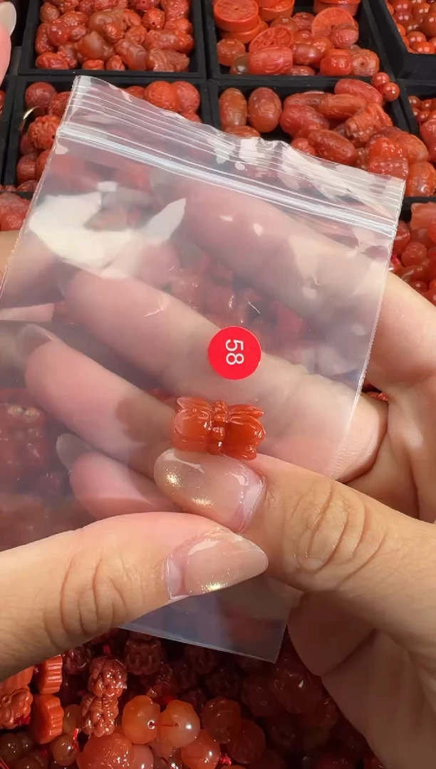 南红玛瑙未镶嵌颈饰1