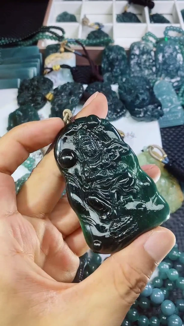 翡翠未镶嵌颈饰