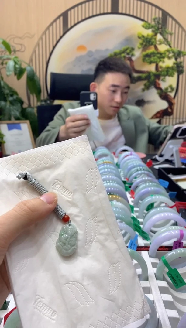 【闪购商品】翡翠颈饰未镶嵌000009209