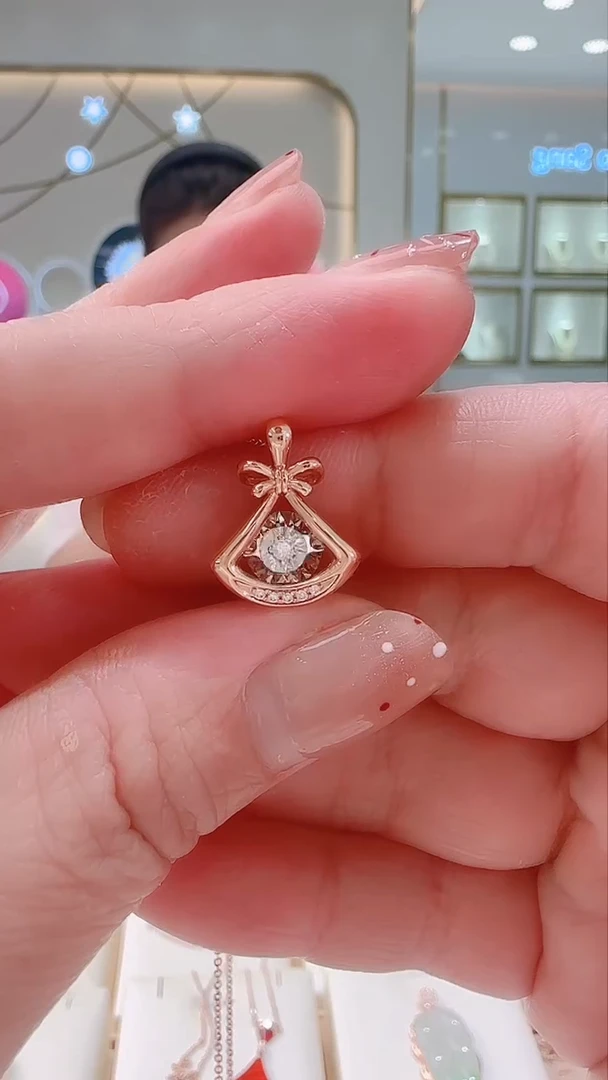【闪购商品】吊坠(不含链)钻石18K金镶嵌吊坠