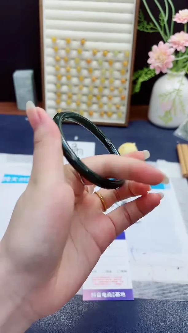 未镶嵌手镯和田玉114-和田玉-圈口61