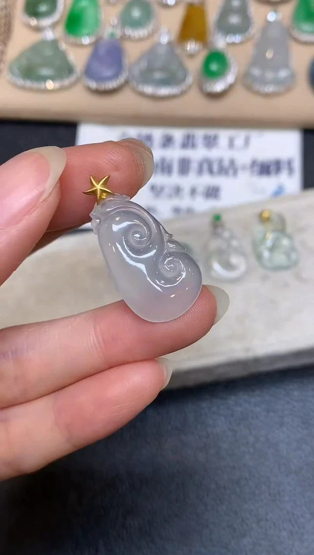 颈饰18K金镶嵌翡翠如意【无服务费