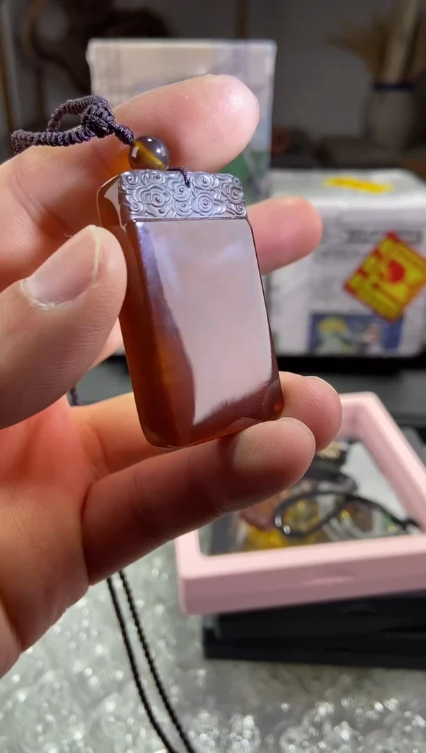 琥珀颈饰未镶嵌无事牌