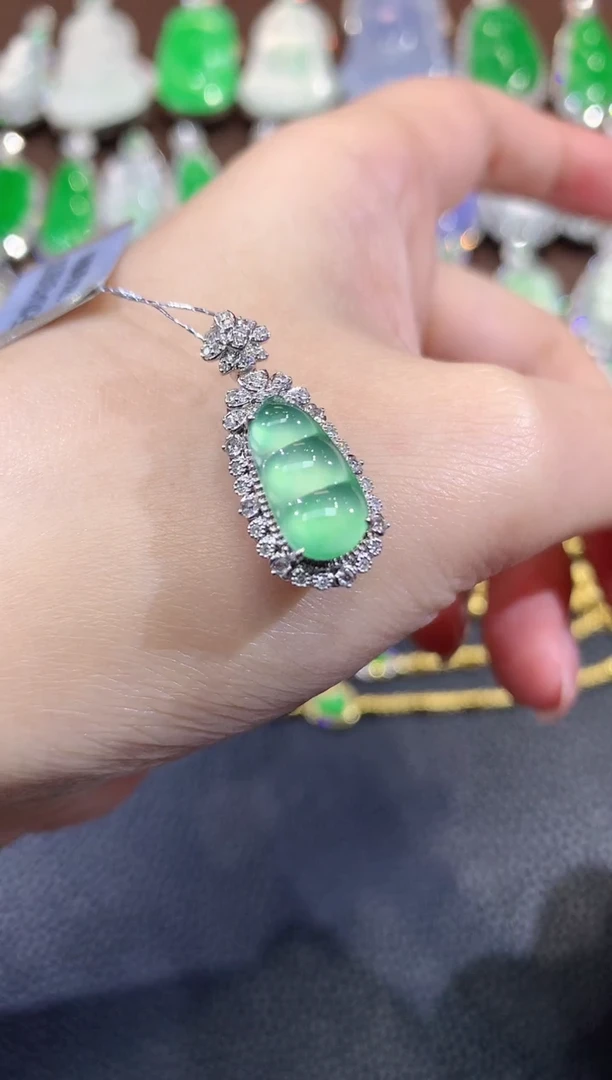 吊坠(不含链)18K金镶嵌翡翠D48