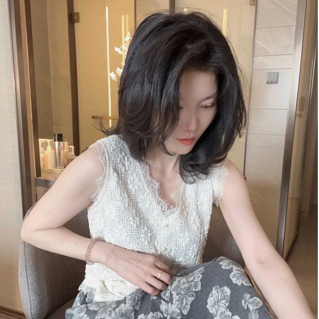 【悦悦专属】蕾丝边V领打底百搭上衣背心Y35