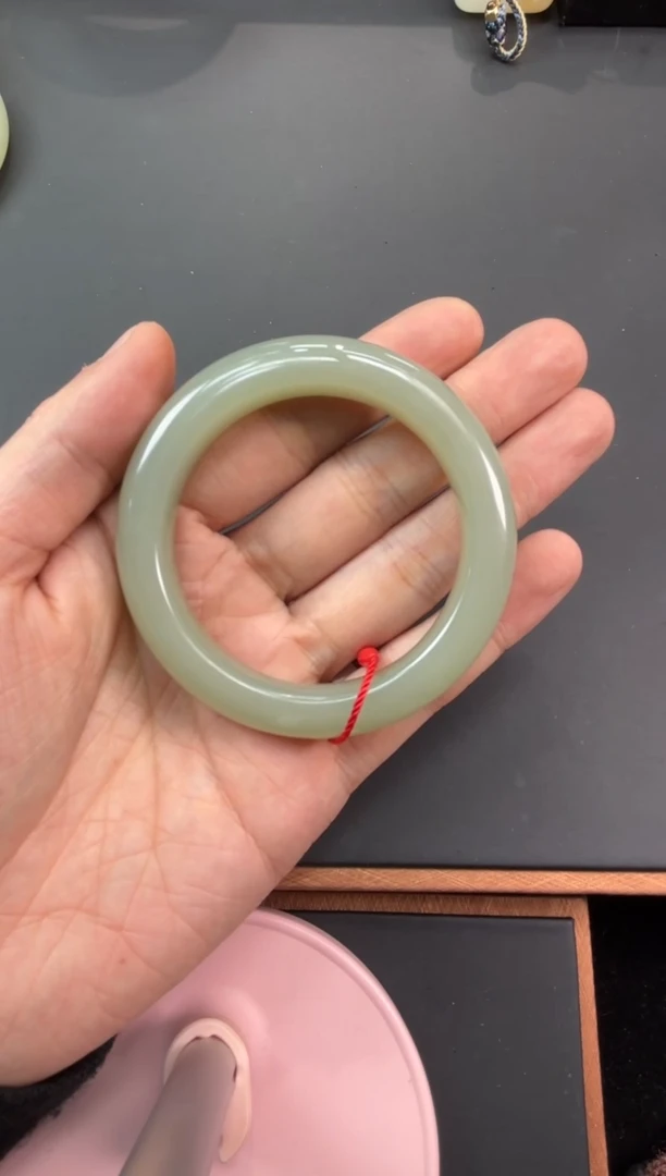 【闪购商品】和田玉手镯未镶嵌且末微色差近矿53+