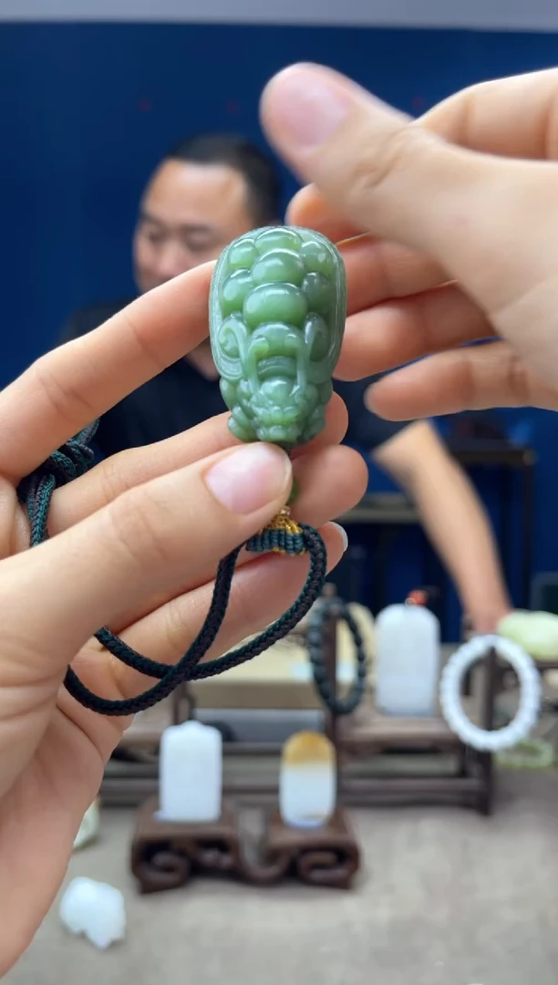 和田玉未镶嵌颈饰1