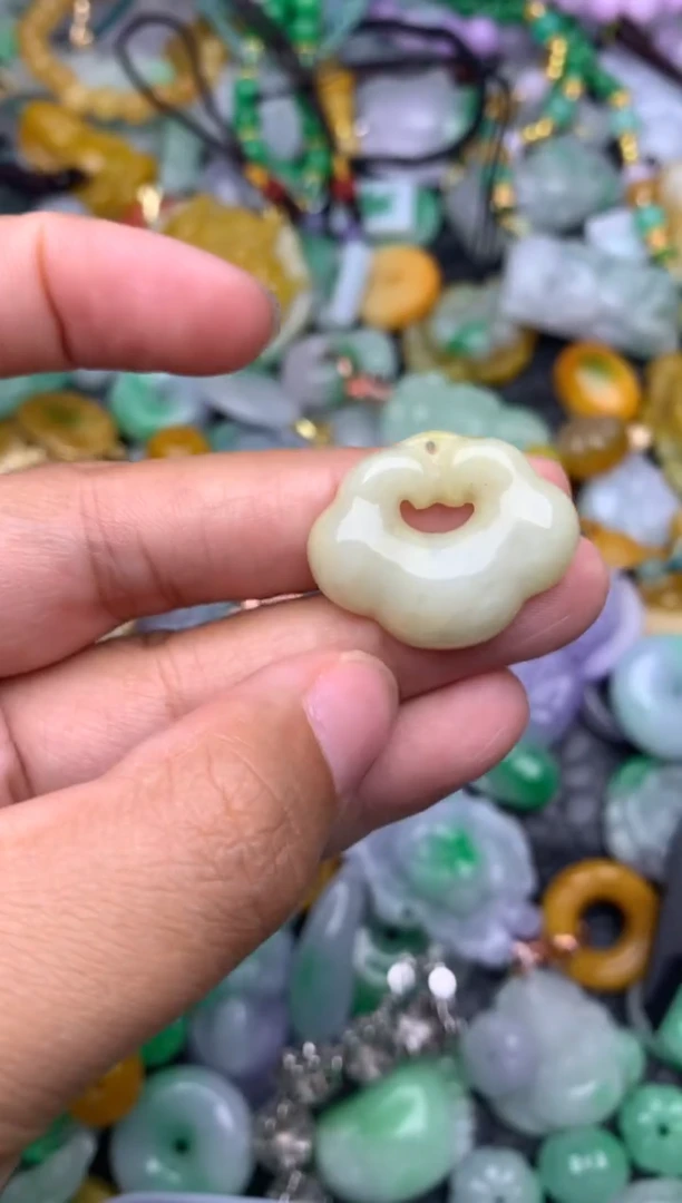颈饰未镶嵌翡翠缅甸翡翠吊坠