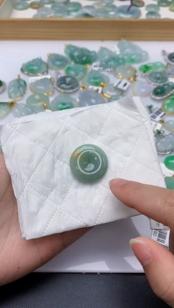 颈饰未镶嵌翡翠天然A货