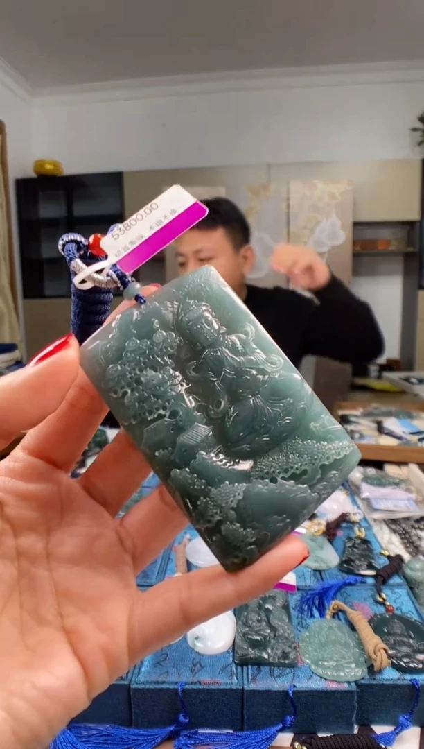 颈饰未镶嵌翡翠 多样性发其一