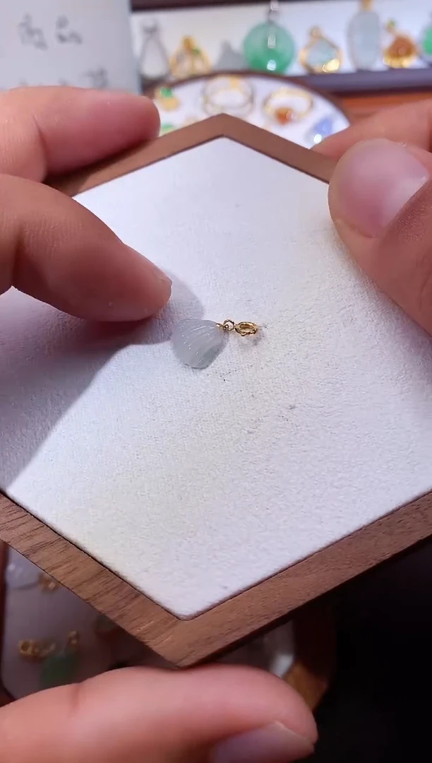 翡翠18K金镶嵌吊坠(不含链)1111